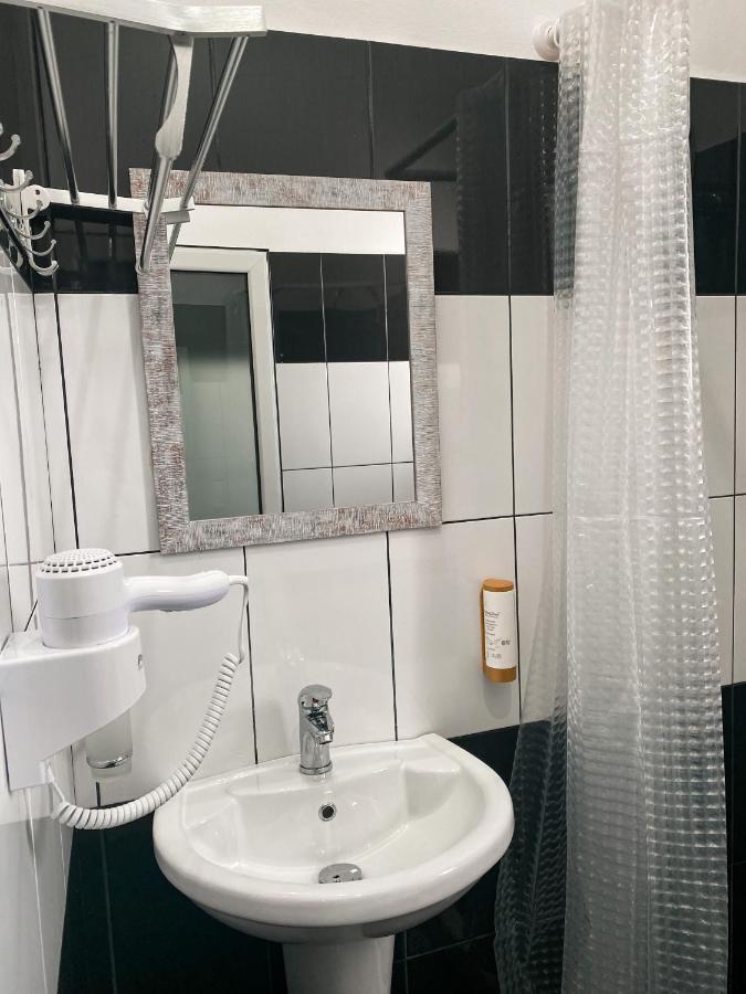 Aljur Hotel Himarë Eksteriør billede